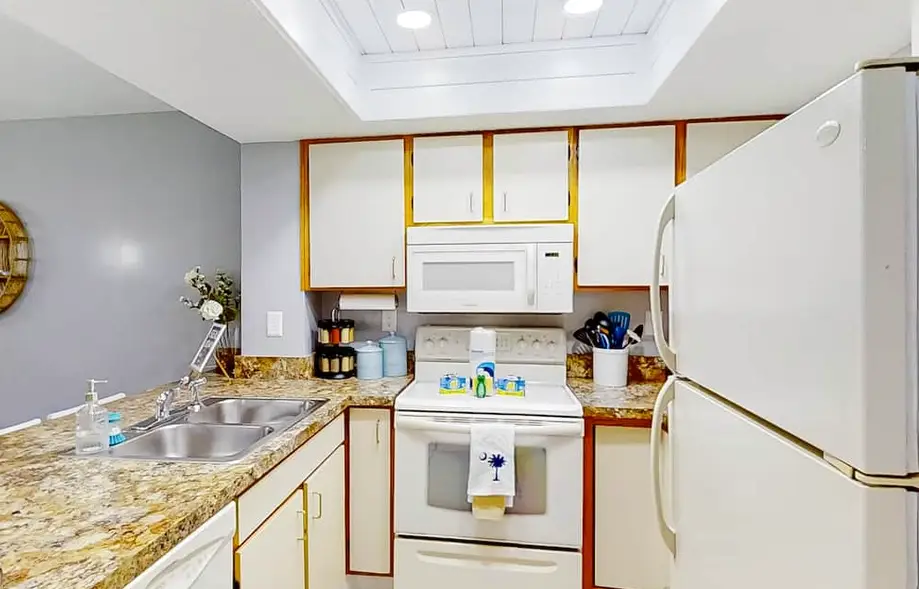 Refreshing lake view condo with pool, hot tub, patio, tennis court, & kitchen