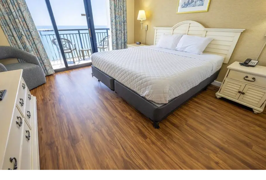 New, 3BR Oceanfront Condo,Pools, High Fl...